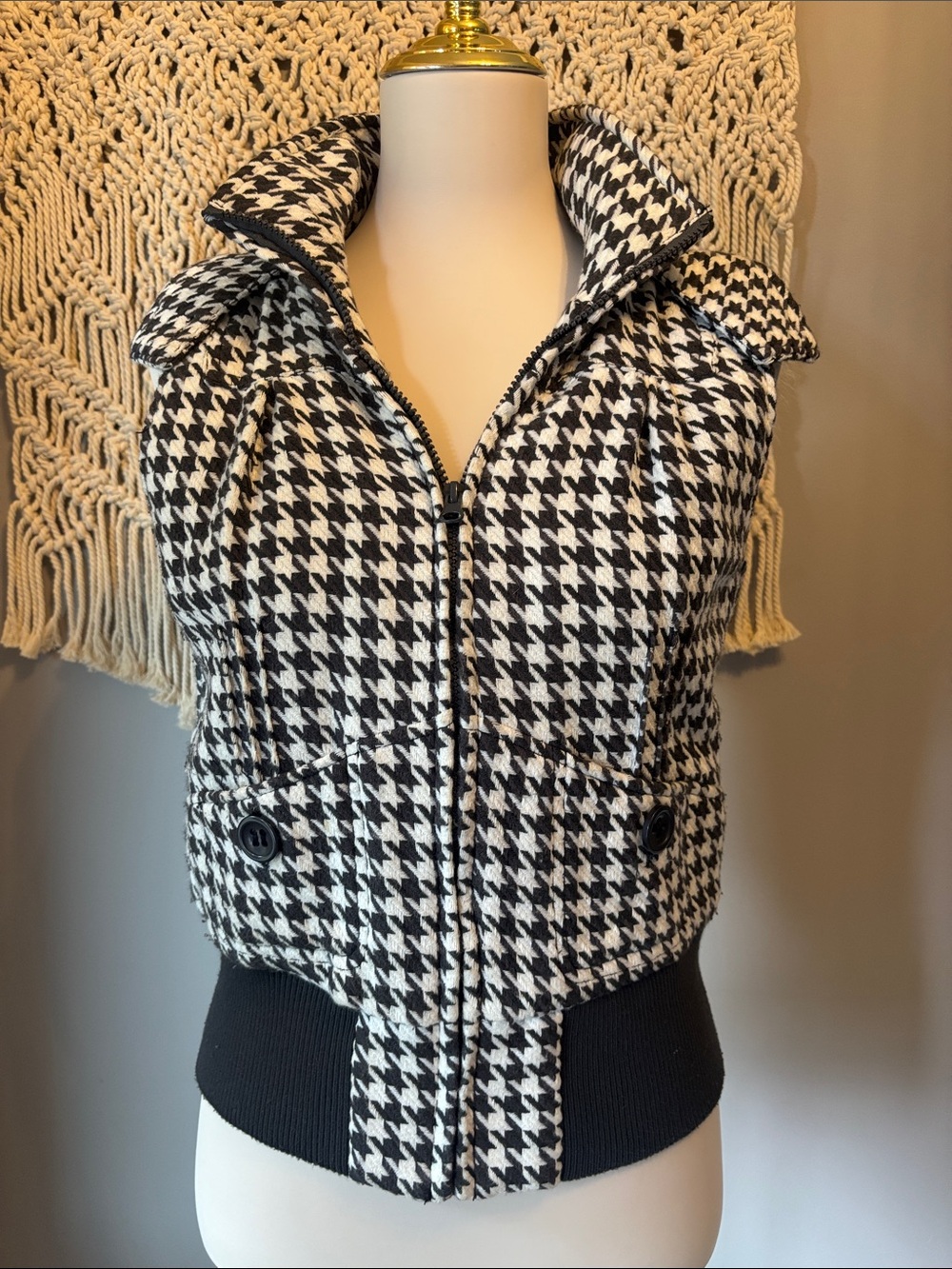 BB Dakota Black and White Houndstooth Zip-Front Sweater Vest